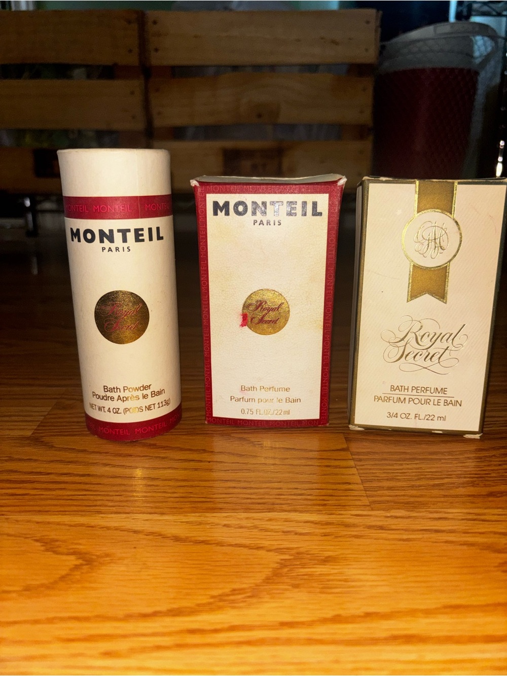 Monteil Paris Bath Powder & Perfume Set in White and Red
